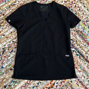 FIGS Casma Three-Pocket XS Black Scrub Top!